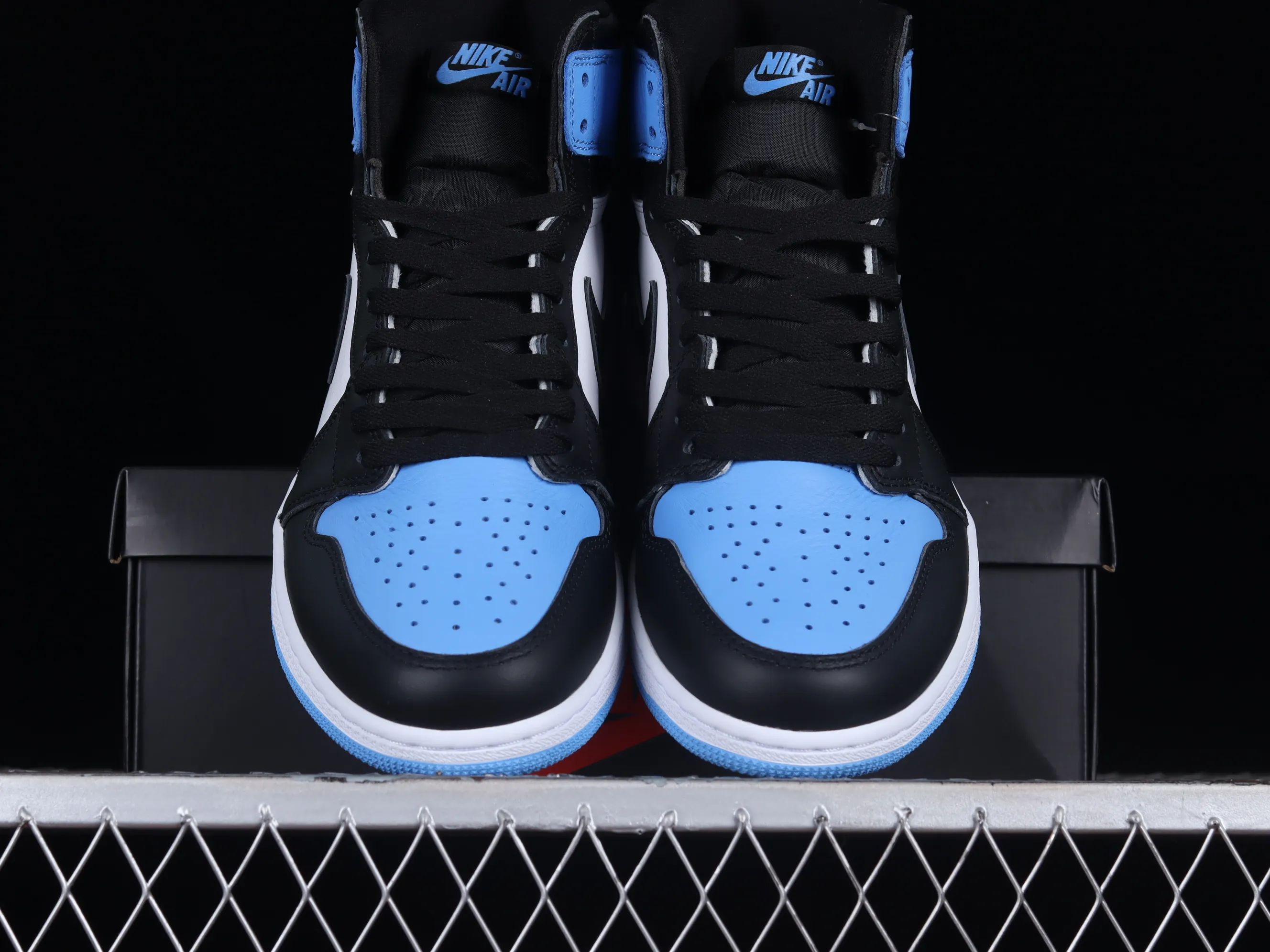 All categories Air Jordan Jordan series basketball shoes Air Jordan 1 High pure original version Air Jordan 1 High OG "UNC Toe" AJ1 Joe 1 black and blue toe DZ5485-400